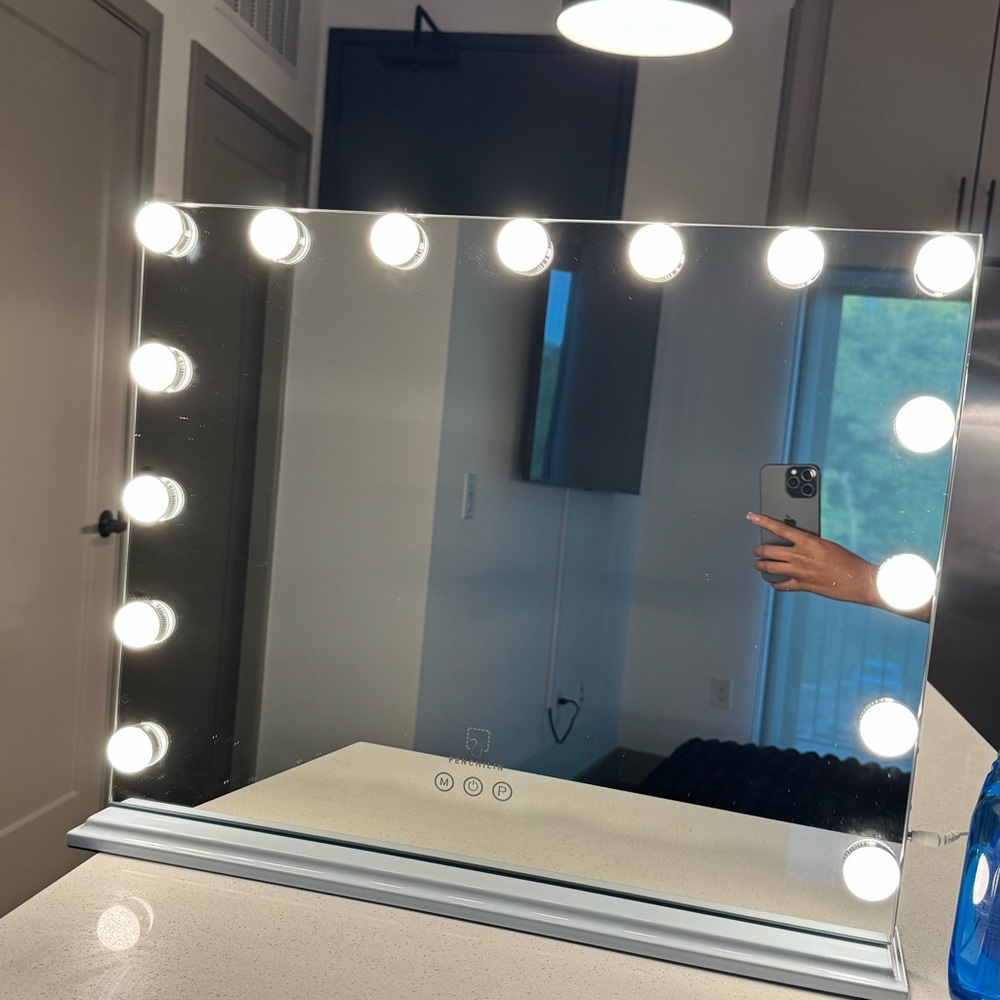 Illuminated Vanity Mirror with Lights With USB - Picture 2 of 2